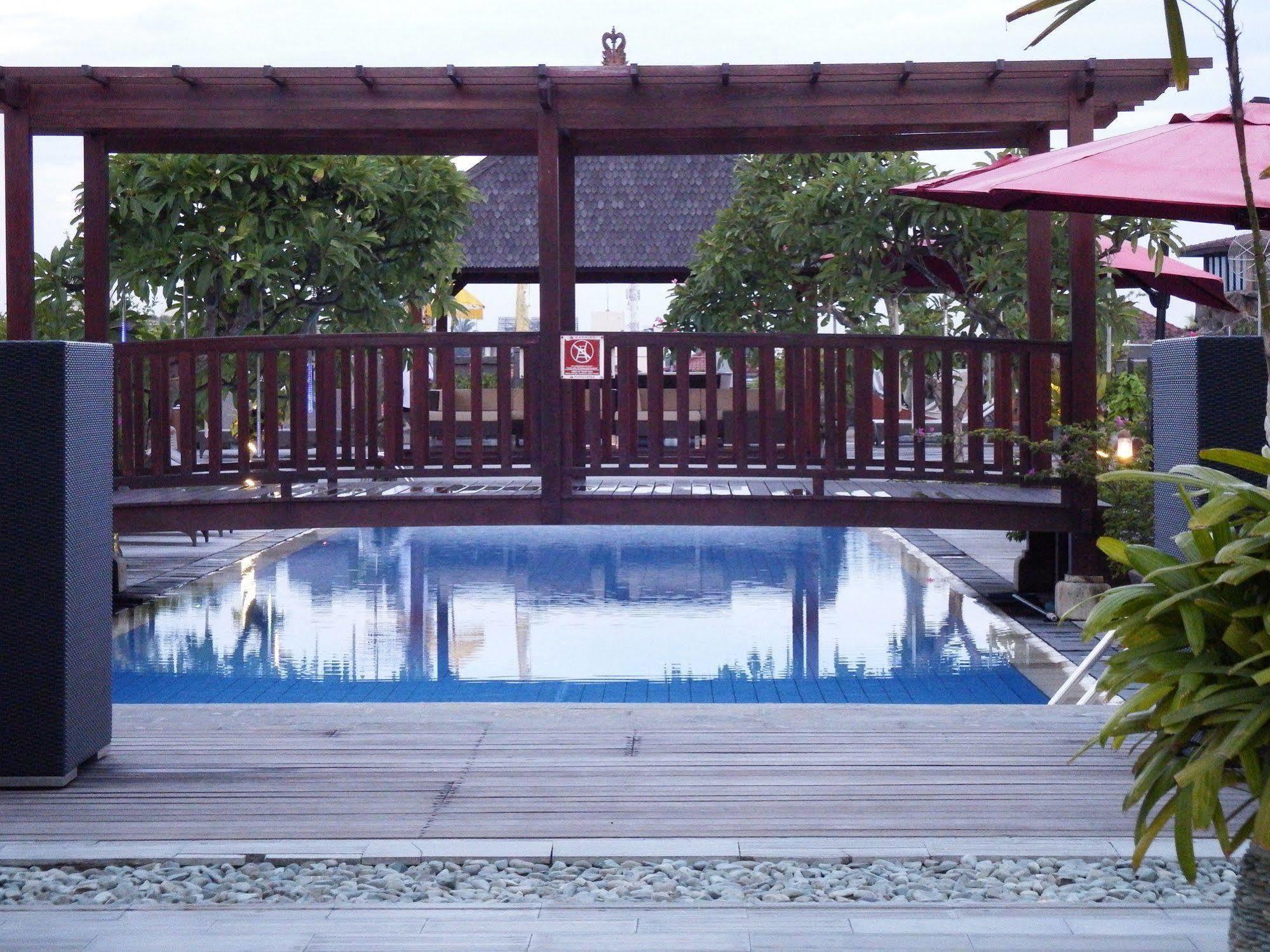 Singkenken Boutique Hotel スミニャック エクステリア 写真